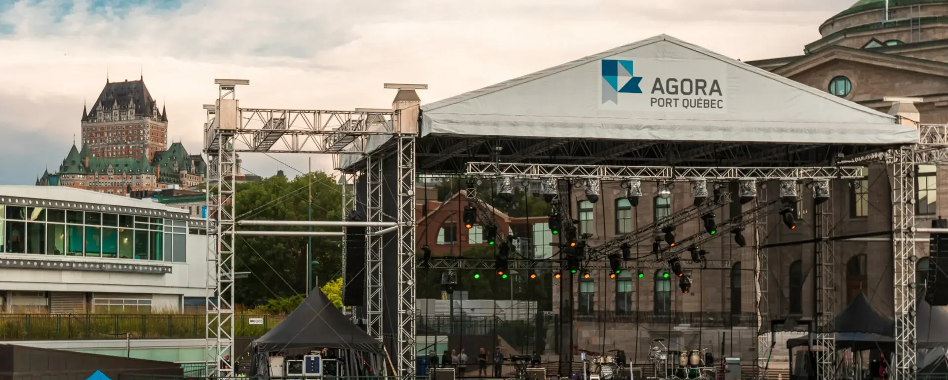 Vue de la scène à l'Agora du Port de Québec
