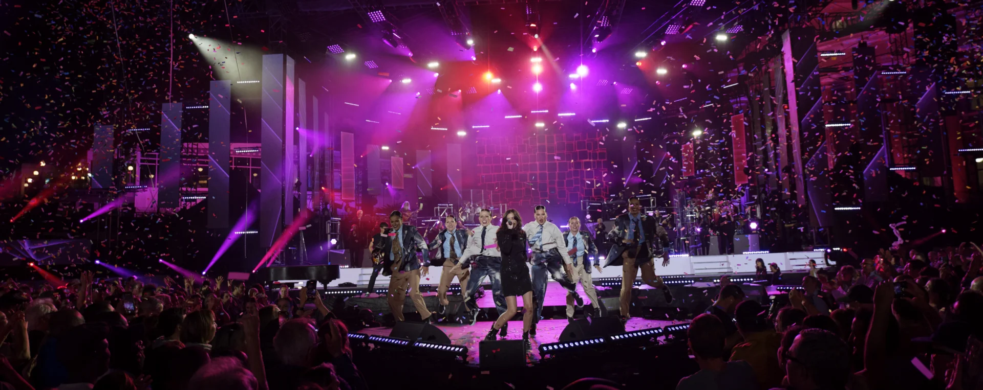 Image of a group and some dancer on stage