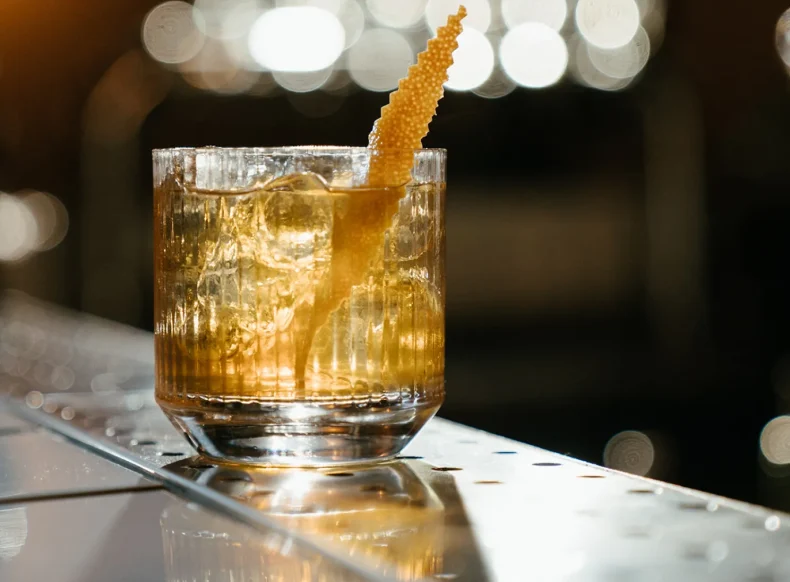 Verre contenant une boisson